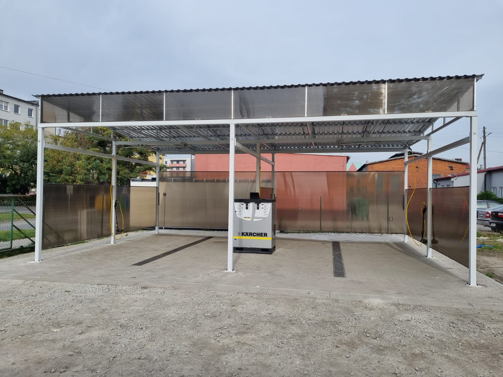 Instalacja myjni - konstrukcja stalowa pod dachem